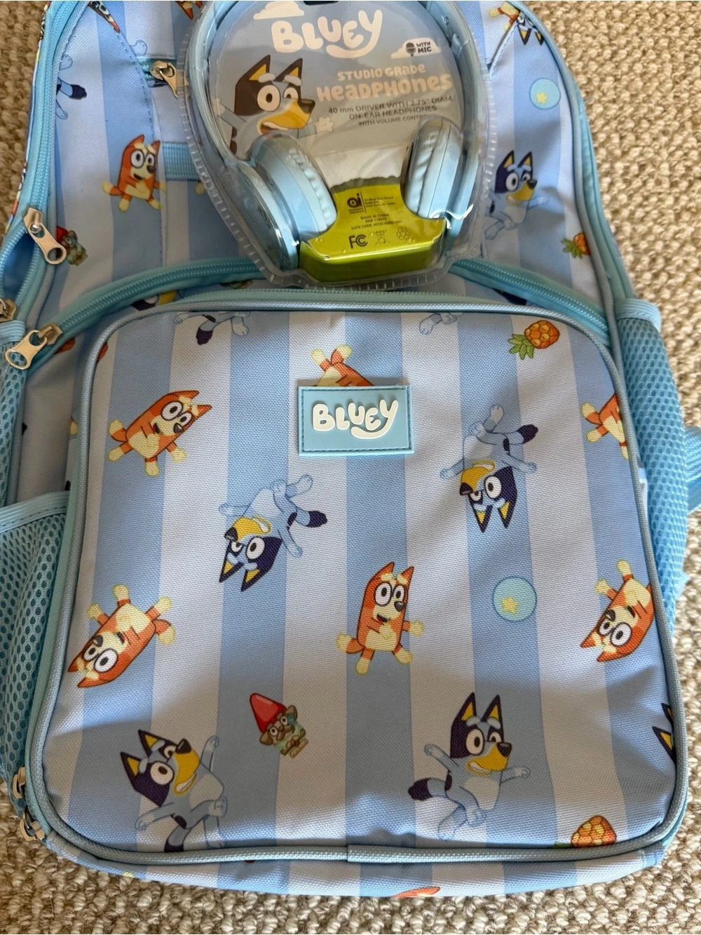 Bluey 17” 4 Piece Back Pack Set With Headphones Lunch Tote and Key Chain NEW